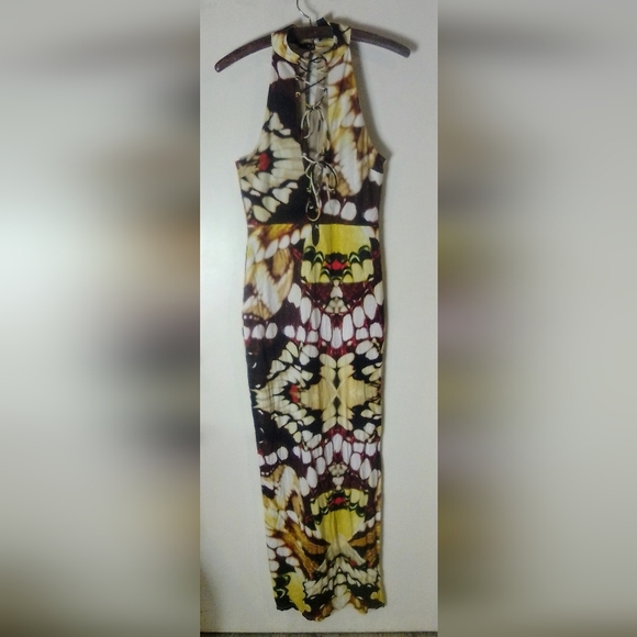h:ours Catta Maxi Dress in Yellow Butterfly - Picture 2 of 3